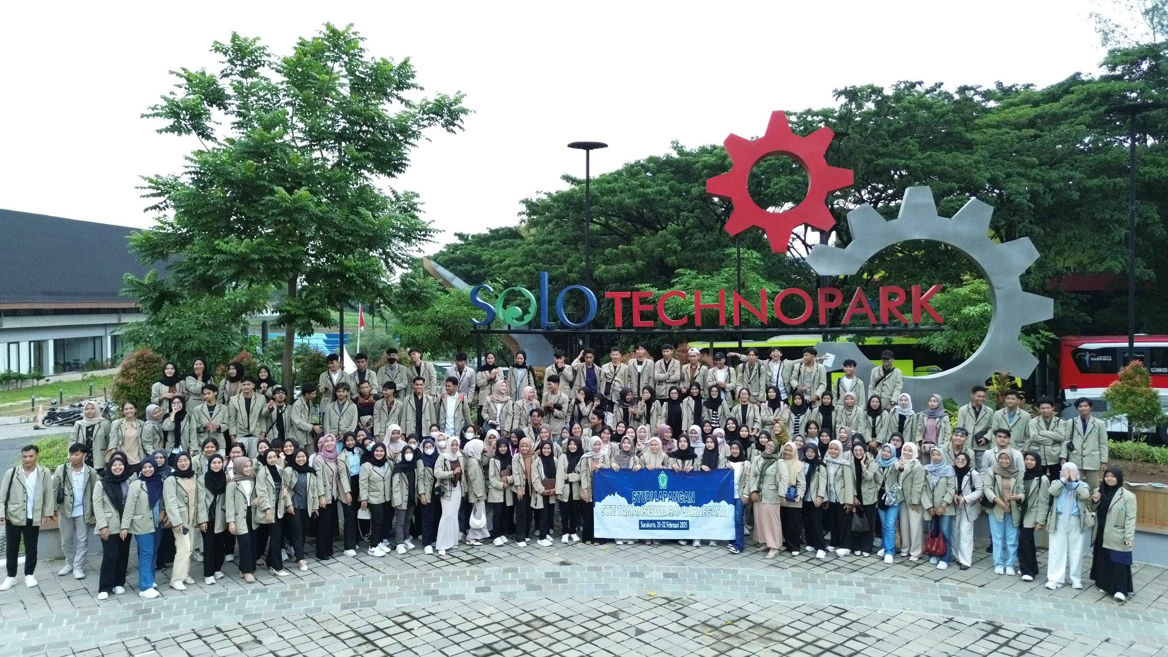 Sekolah Tinggi Ilmu Ekonomi (STIE) Tamansiswa Banjarnegara Melaksanakan Kegiatan Kunjungan Industri Ke Solo Technopark